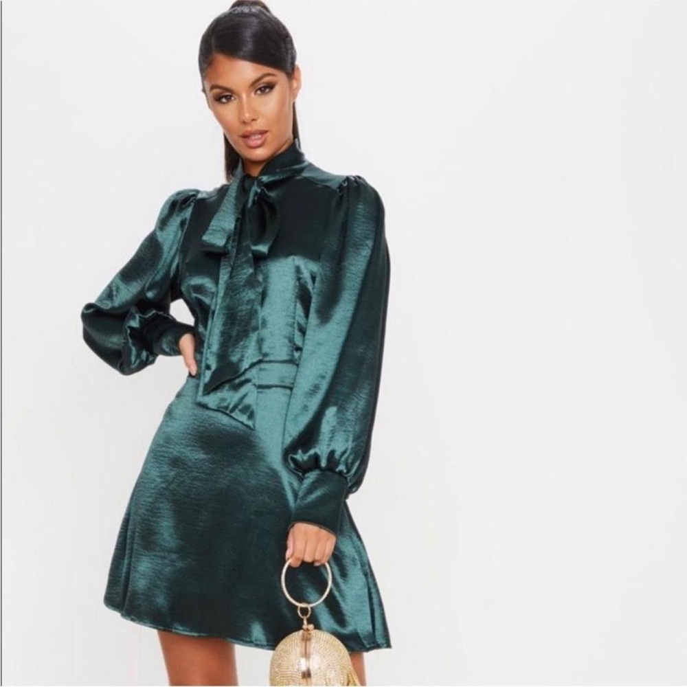PrettyLittleThing NWT Emerald Green Satin Bow Neck Skater Dress Size 4